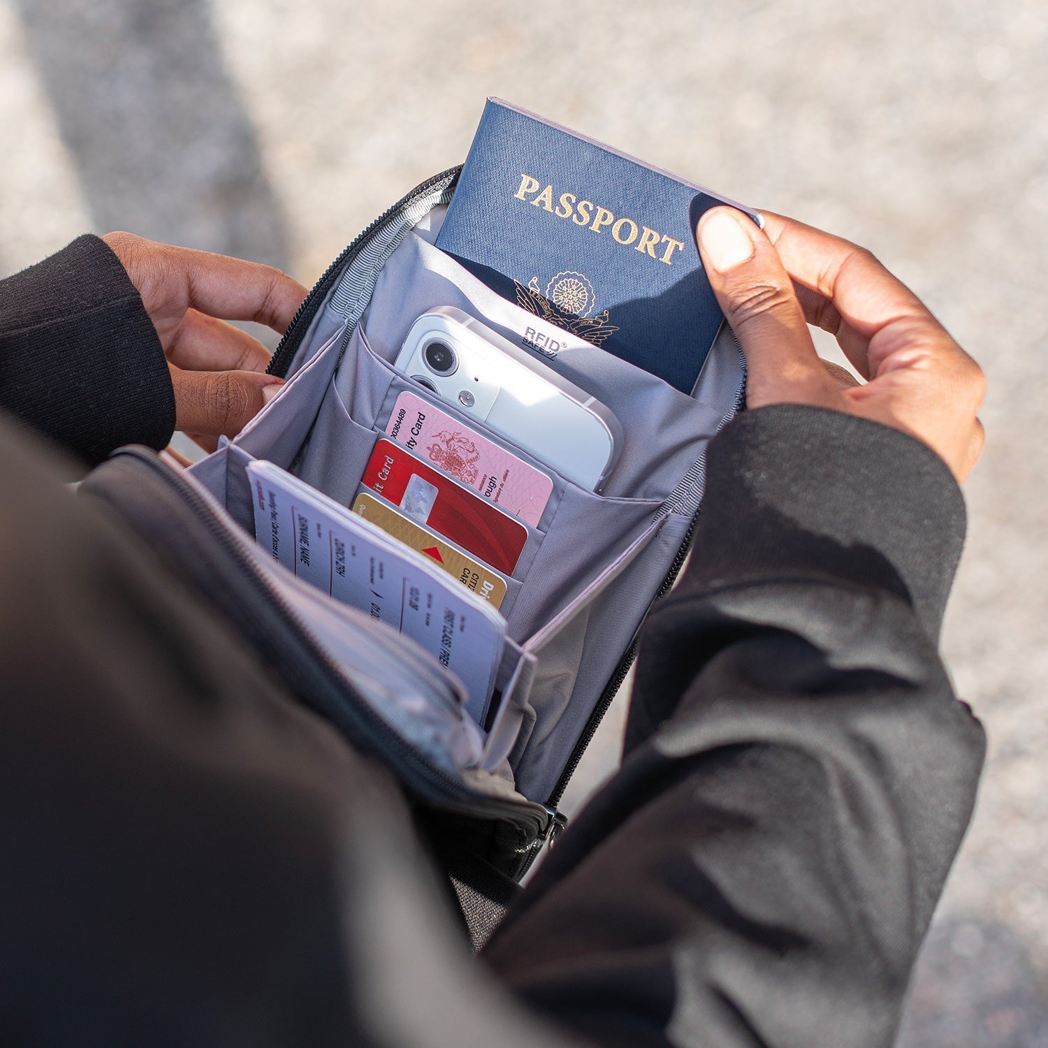 Pacsafe RFIDsafe Tech Crossbody (SA)