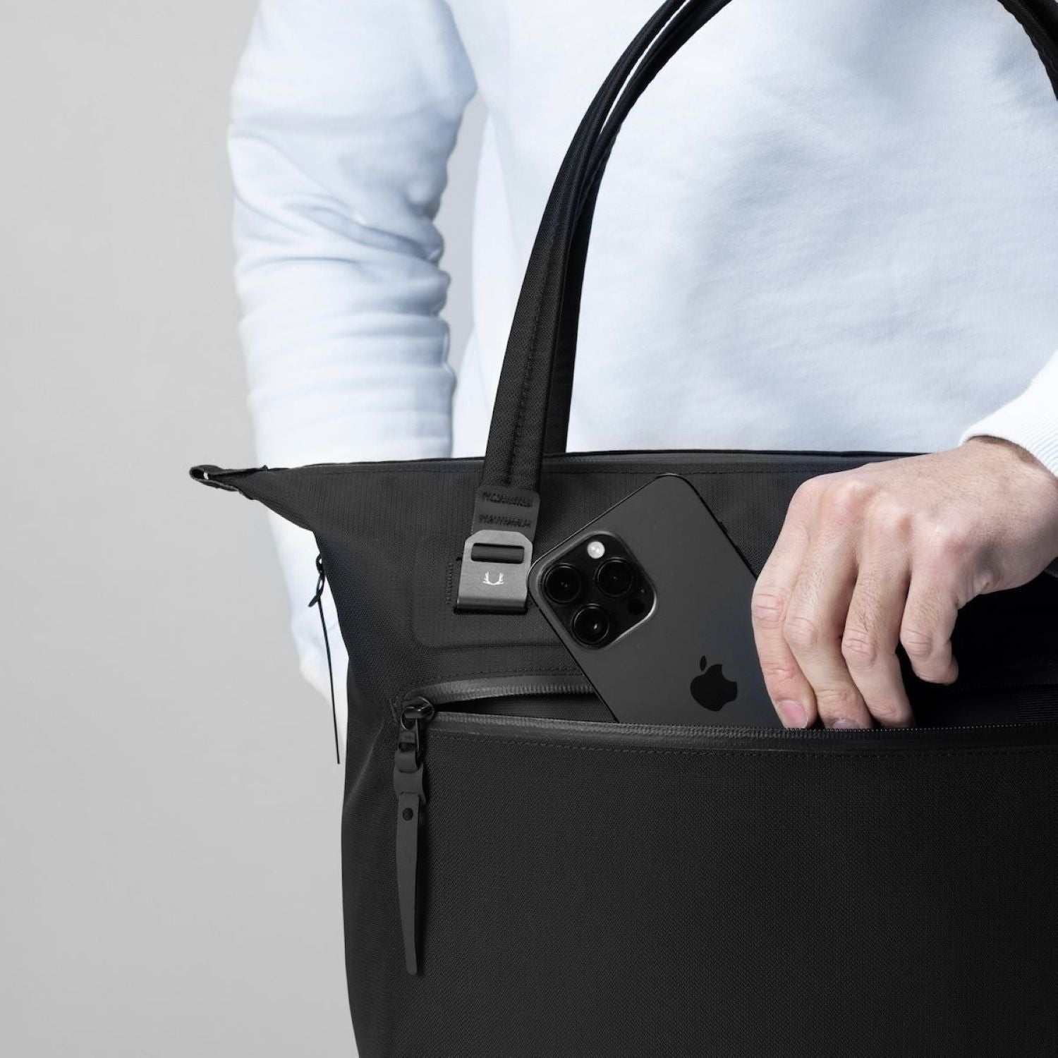 Black Ember WPT 14” Laptop Shoulder Tote 20L