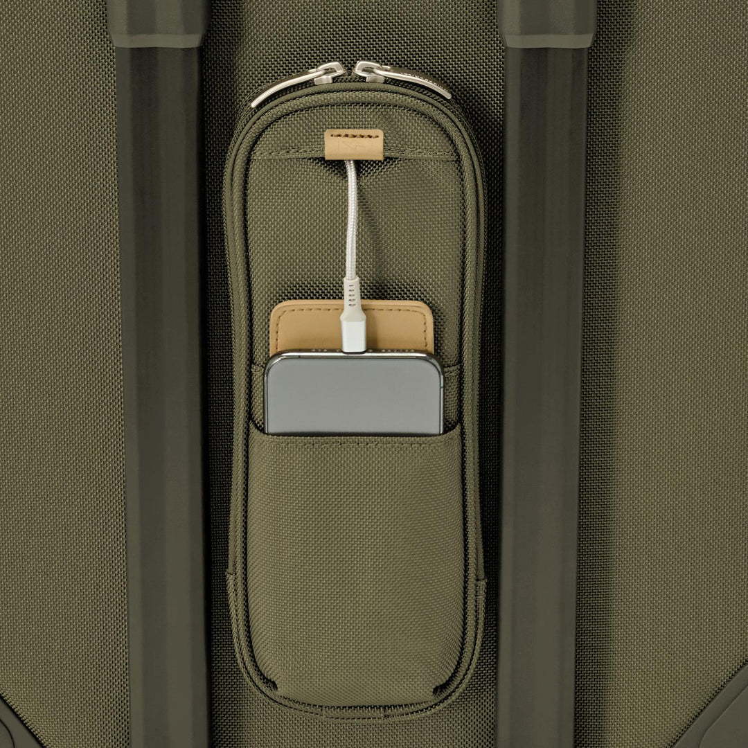 Briggs & Riley Baseline Global 21" Carry-On Expandable Spinner