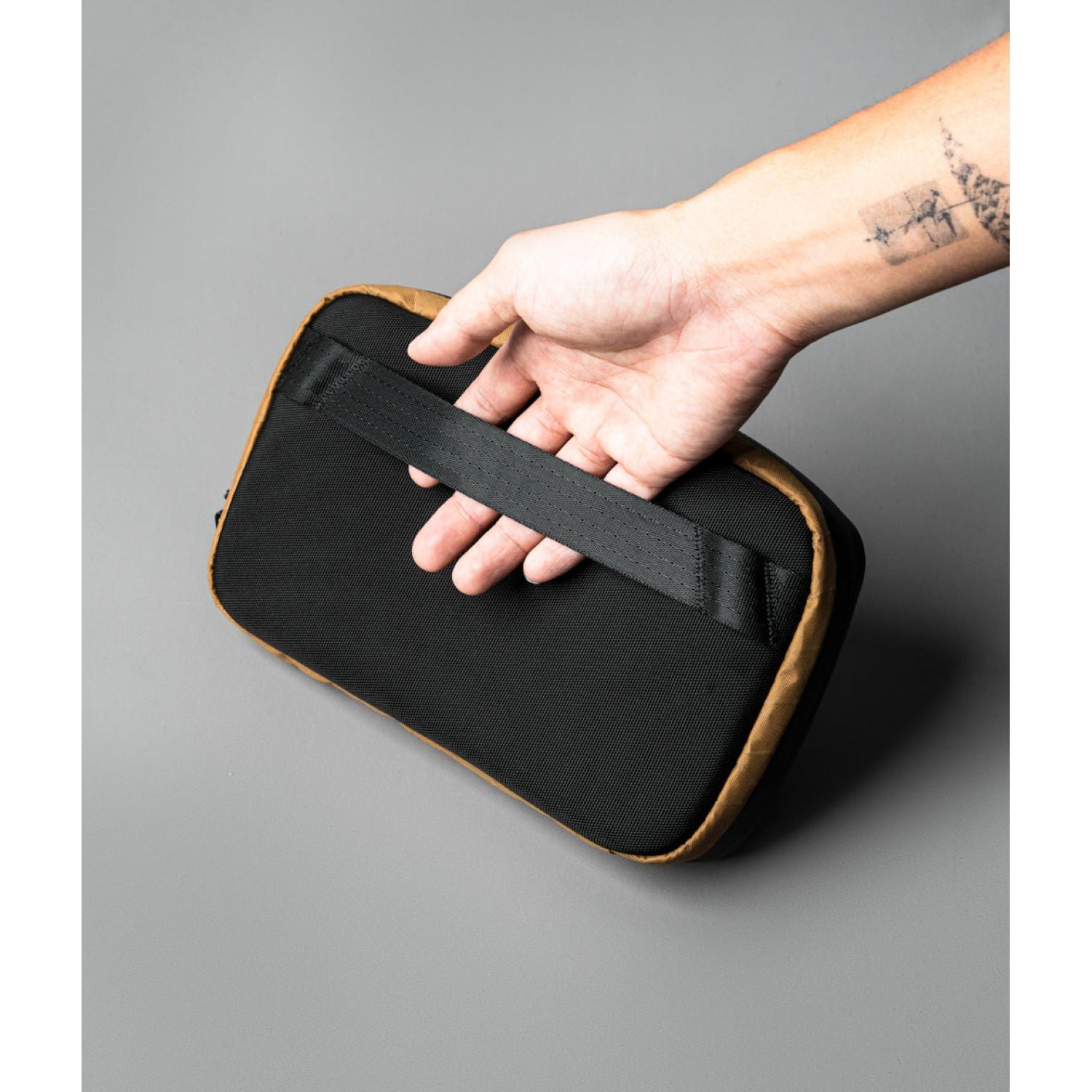 ALPAKA Elements Tech Case Sling Mini X-Pac | Alpaka Elements Tech Case Sling, Alpaka Pouches, Alpaka Slings, Bags, Electronics Cases, Gifts & Lifestyle, Pouches, Pouches & Crossbody Bags, Sling Bags, Tech Accessories, Travel Accessories | Alpaka-34