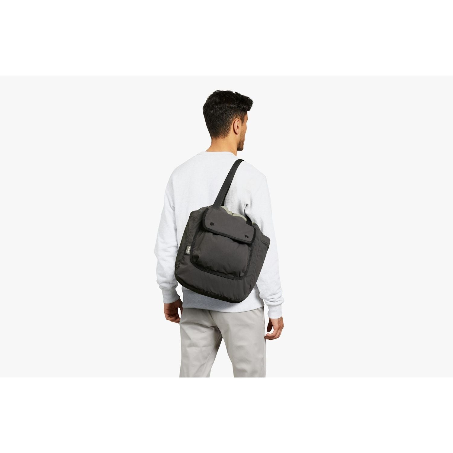 bellroy-cinch-tote-charcoal-12