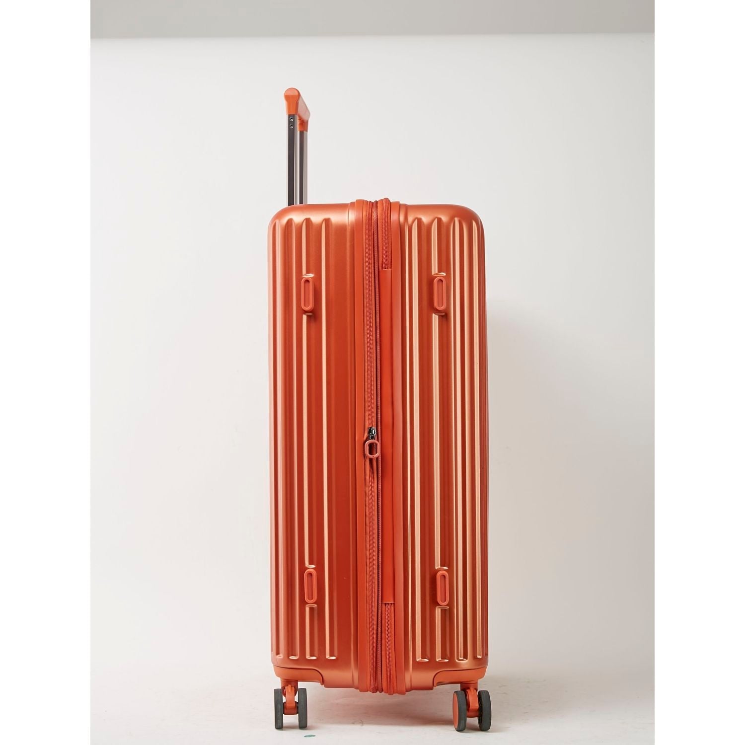 Conwood Pioneer Polycarbonate 24" Expandable Upright Luggage